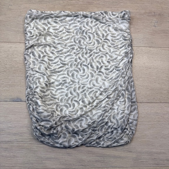 Elizabeth and James Patterned Gray and White Skirt - Picture 4 of 4